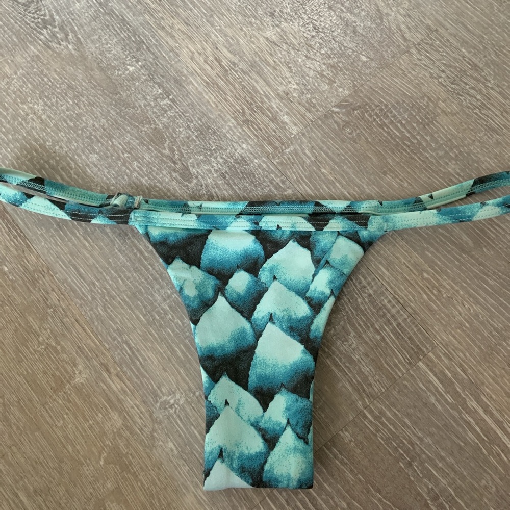 Midori Bikini